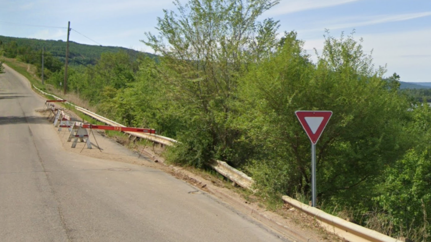 Google street view image of 101 Street looking south